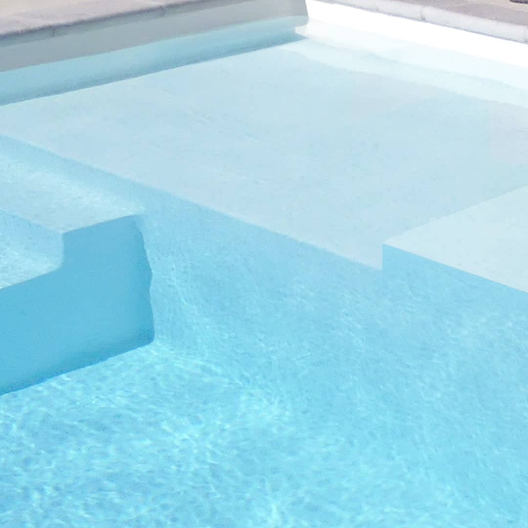 PISCINE A COQUE BLANCHE